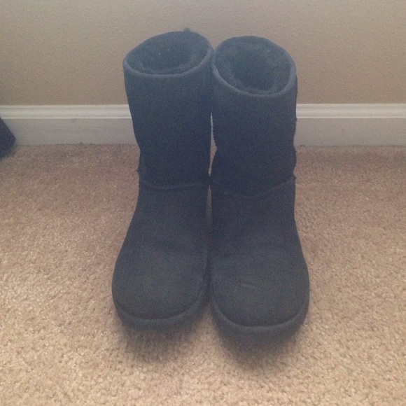 Black Ugg Boots.