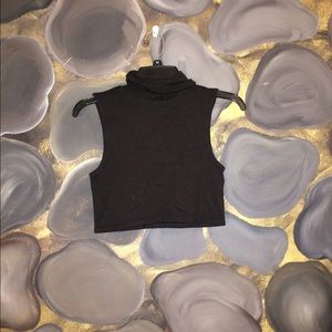 🌻Black crop top with Turtle neck