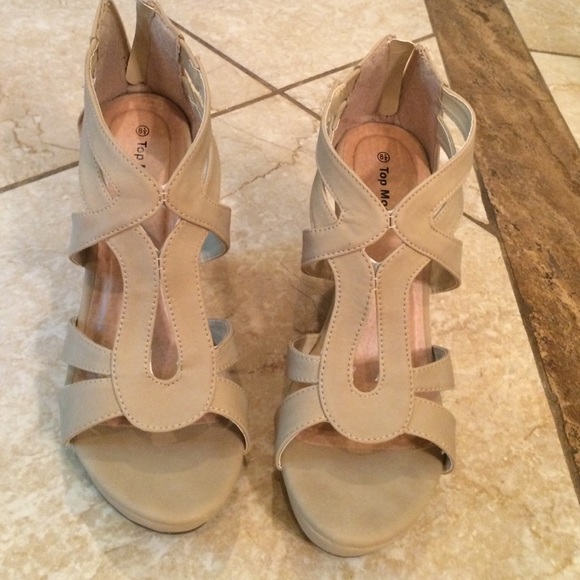 TAN WEDGES