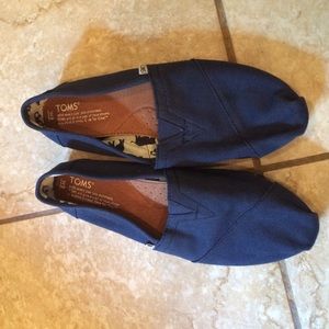 NAVY BLUE TOMS