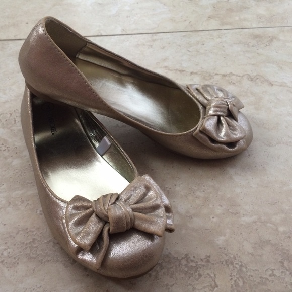 Champagne bow flats negotiable price