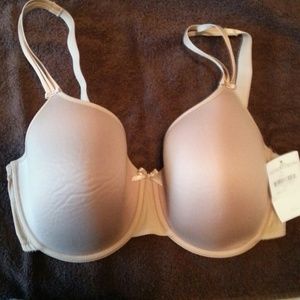 New Beige Chantelle Bra size (34 DDDD)