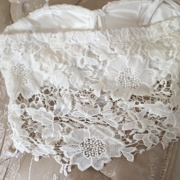 BRAND NEW floral lace bustier crop top❤️ - Picture 2 of 2