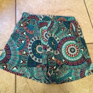 CUTE GREEN PATTERN SHORTS
