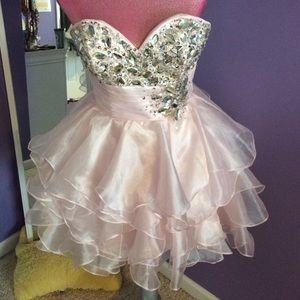 👸🏼 Baby Pink Ruffled Formal Dress