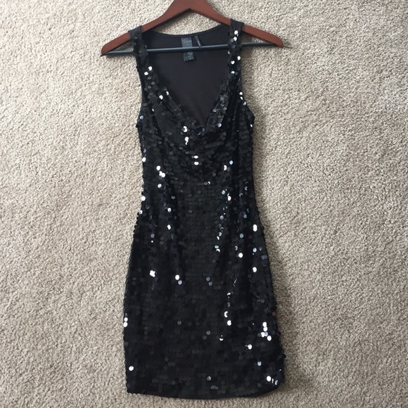 Sequined black dress - Picture 2 of 3