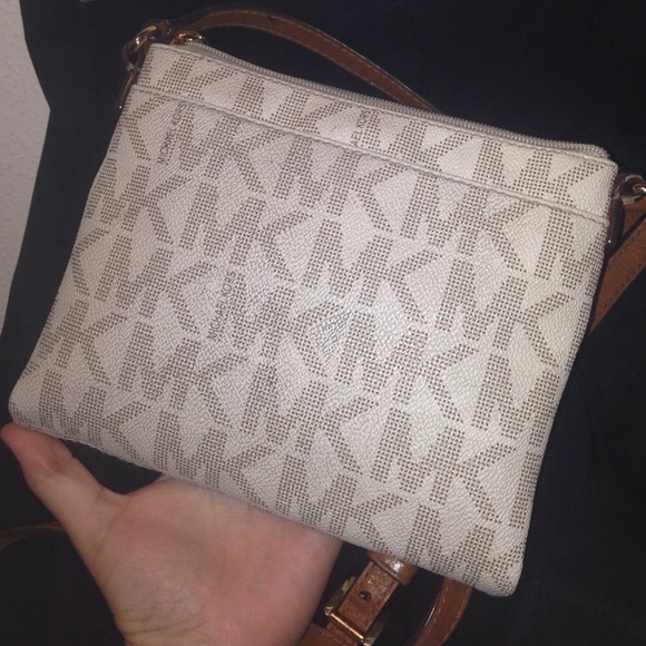 MK crossbody - Picture 2 of 4