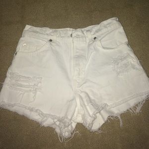 HIGH WAISTED WHITE SHORTS