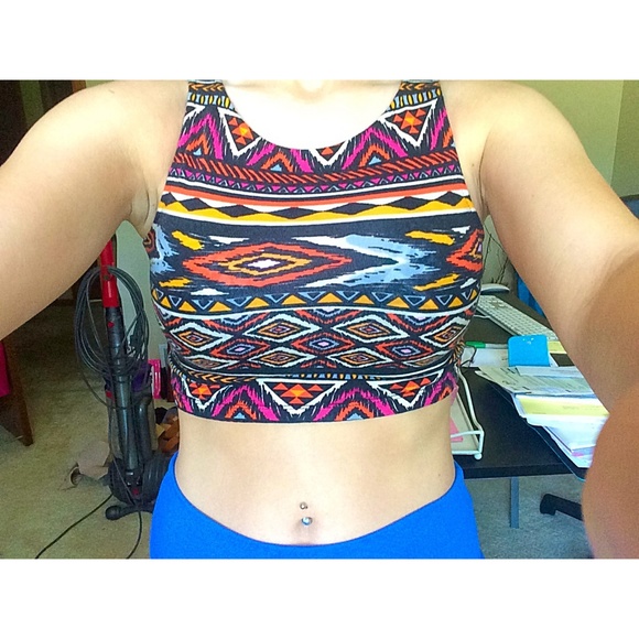 Aztec crop top. 〰💛