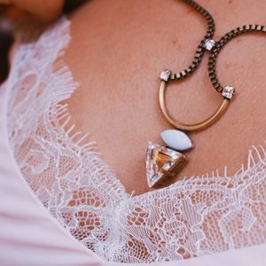 CLUB MONACO || Lionette Koti Pendant