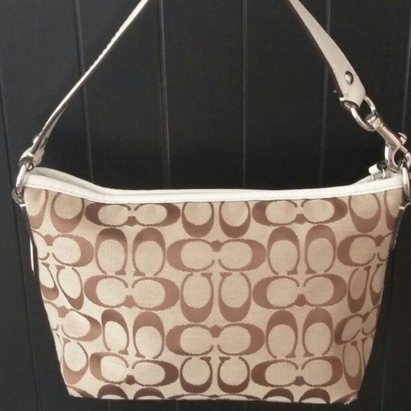 ✨🌟 SOLD 🌟✨COACH KHAKI SIGNATURE DAISY APPLIQUE - Picture 2 of 4
