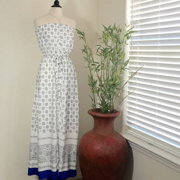 Old Navy Dresses & Skirts - Strapless Print Maxi Dress
