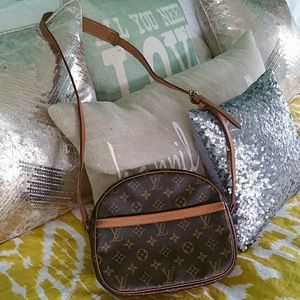 Louis Vuitton Crossbody Messanger