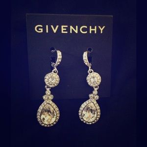 Givenchy crystal earrings💐