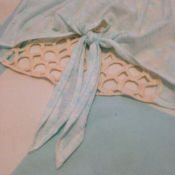 💥HP!💥Crochet Back Tie Front Crop Top - Picture 4 of 4