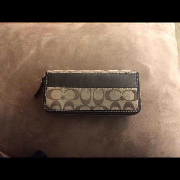 Authentic Coach wallet - Picture 2 of 4