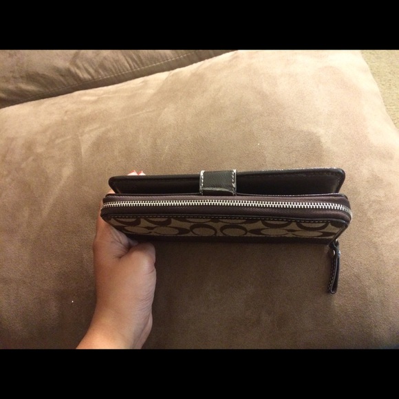 Authentic Coach wallet - Picture 3 of 4