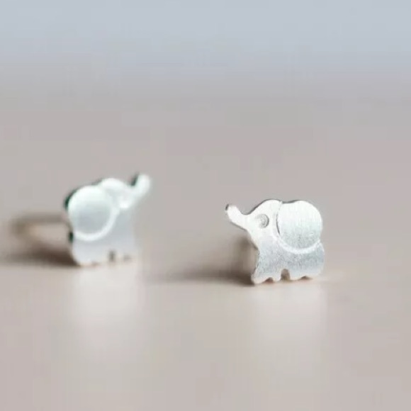 Jewelry - BOHO adorable Mini elephant earrings