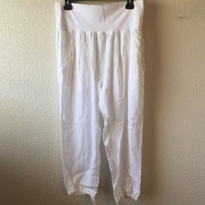 Lululemon Athletica Crop 6