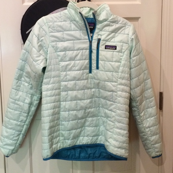 Patagonia women's mint colored thermal pullover