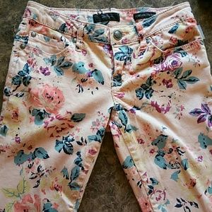 Jessica Simpson Capri