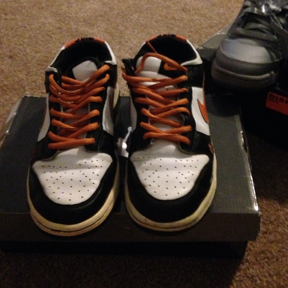 Rare Halloween addiction Nike low dunks - Picture 2 of 4