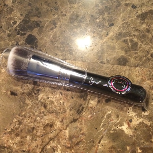 Sigma F-84 brush