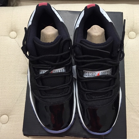 Jordan XI Retro Low (GS) - Picture 2 of 4