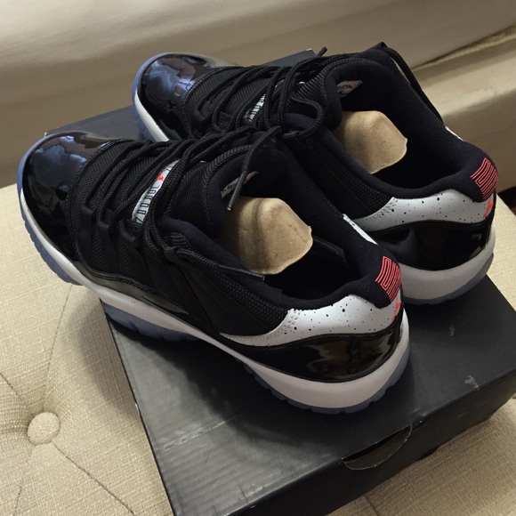 Jordan XI Retro Low (GS) - Picture 4 of 4