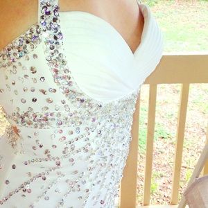 White Bloomingdales Prom/Formal Dress