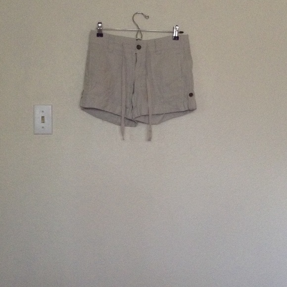 Old navy size 2 light beige Jean shorts - Picture 1 of 2