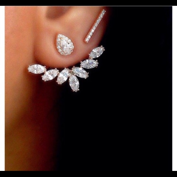Ear-Jacket