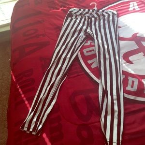 Almost famous black & white jeans 😊💁