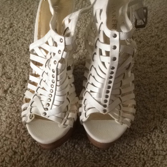 ‼️SALE‼️NWOT Bakers white sandal pumps - Picture 3 of 3