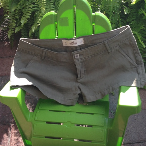 Hollister Pants - Hollister khaki green shorts