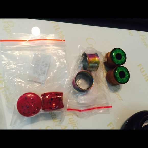 Plugs and tunnels