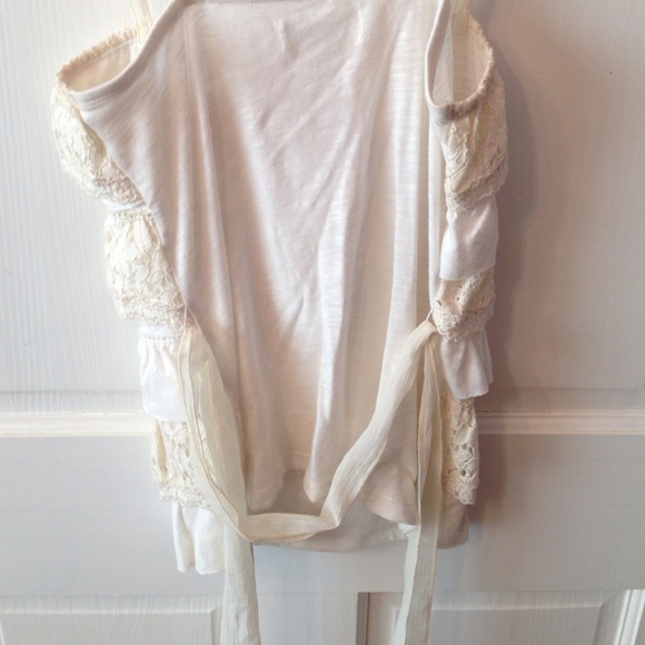 Self Tie Ruffle Top - Picture 4 of 4