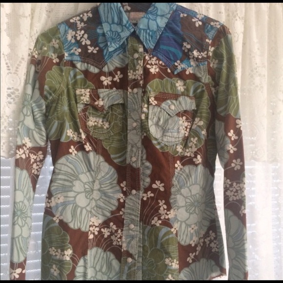 Ladies True Religion and Ralph Lauren tops.