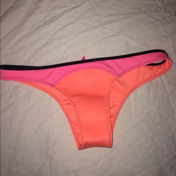 Cheeky swim bottoms