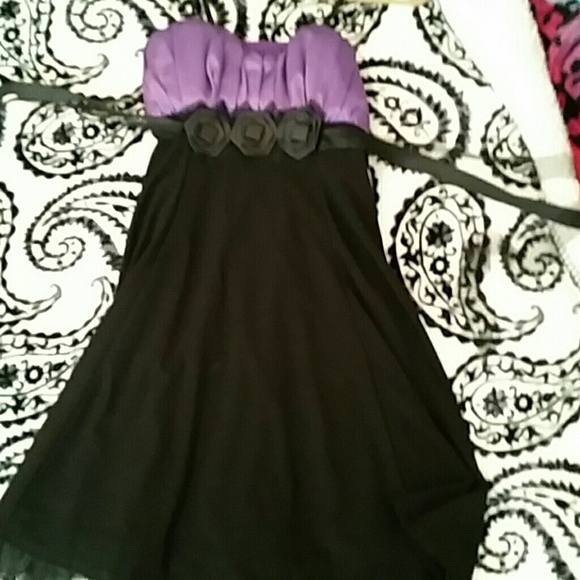Nice dress - Picture 1 of 3