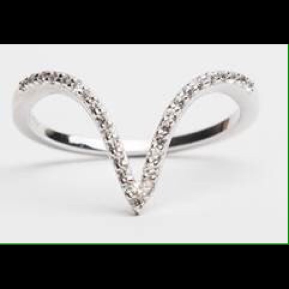 "V" Ring