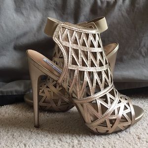 🎉Host Pick🎉 Steve Madden Caged Pumps