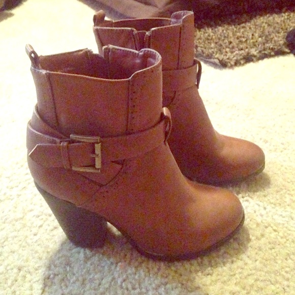 Brown boots !