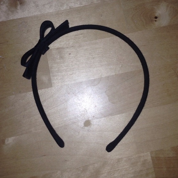 Headband with bow