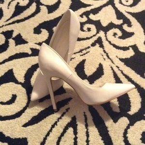 Perfect condition White pointed toe heels