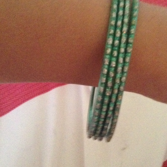 Four turquoise bracelets - Picture 2 of 2