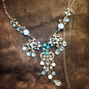 Necklace 💙 Blue Stones & Pearls & Blue Roses