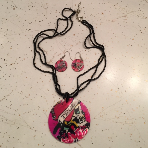 Skull necklace and earrings set