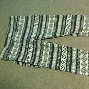 Gray printed leggings