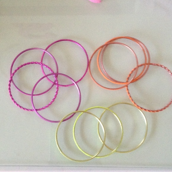 11 pink orange and yellow bracelets - Picture 1 of 2